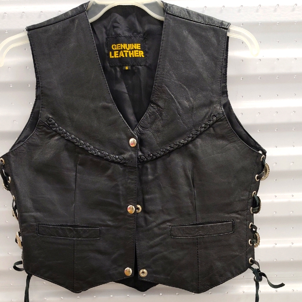 GENUINE LEATHER WOMEN'S VTG LACED-UP MOTORCYCLE BRAIDED CONCHOS VEST Size S-M.